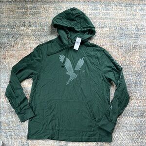 Men’s medium Green NWT Hoodie T Shirt with Bird Design